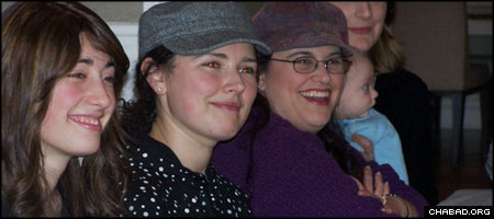 With the Men in New York, Chabad-Lubavitch Women Organize Special Programs